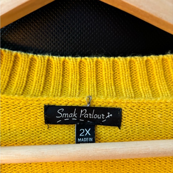 Retro inspired cardigan w/ embroidered mushroom, deer detail & wooden buttons 2X - Picture 4 of 5